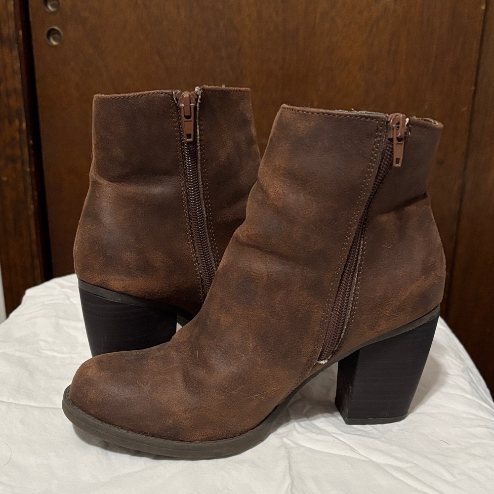 Cloudwalkers Rustic Brown Ankle Booties - image 3